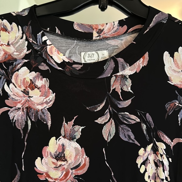 Maurice’s sleeveless dress. Lays really nice on! Beautiful flowers. Size 3X. - Picture 8 of 8